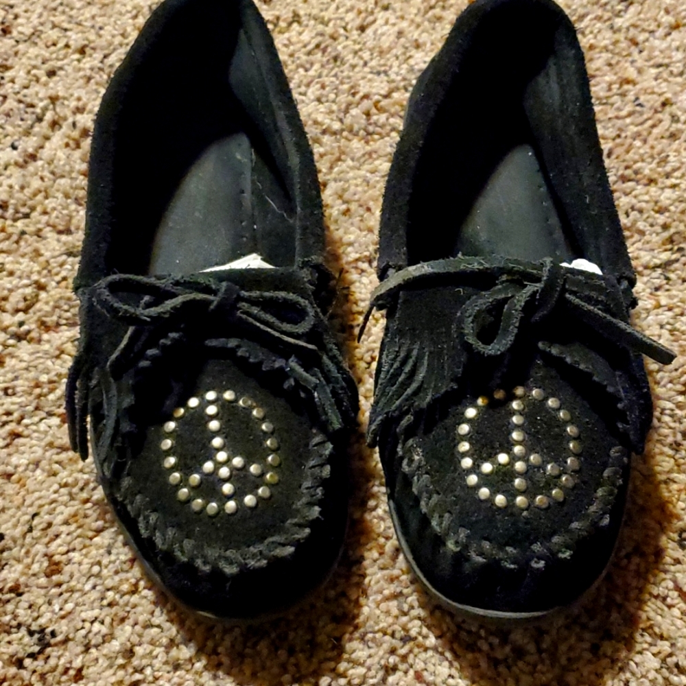 Minnetonka peace sign moccasins black suede